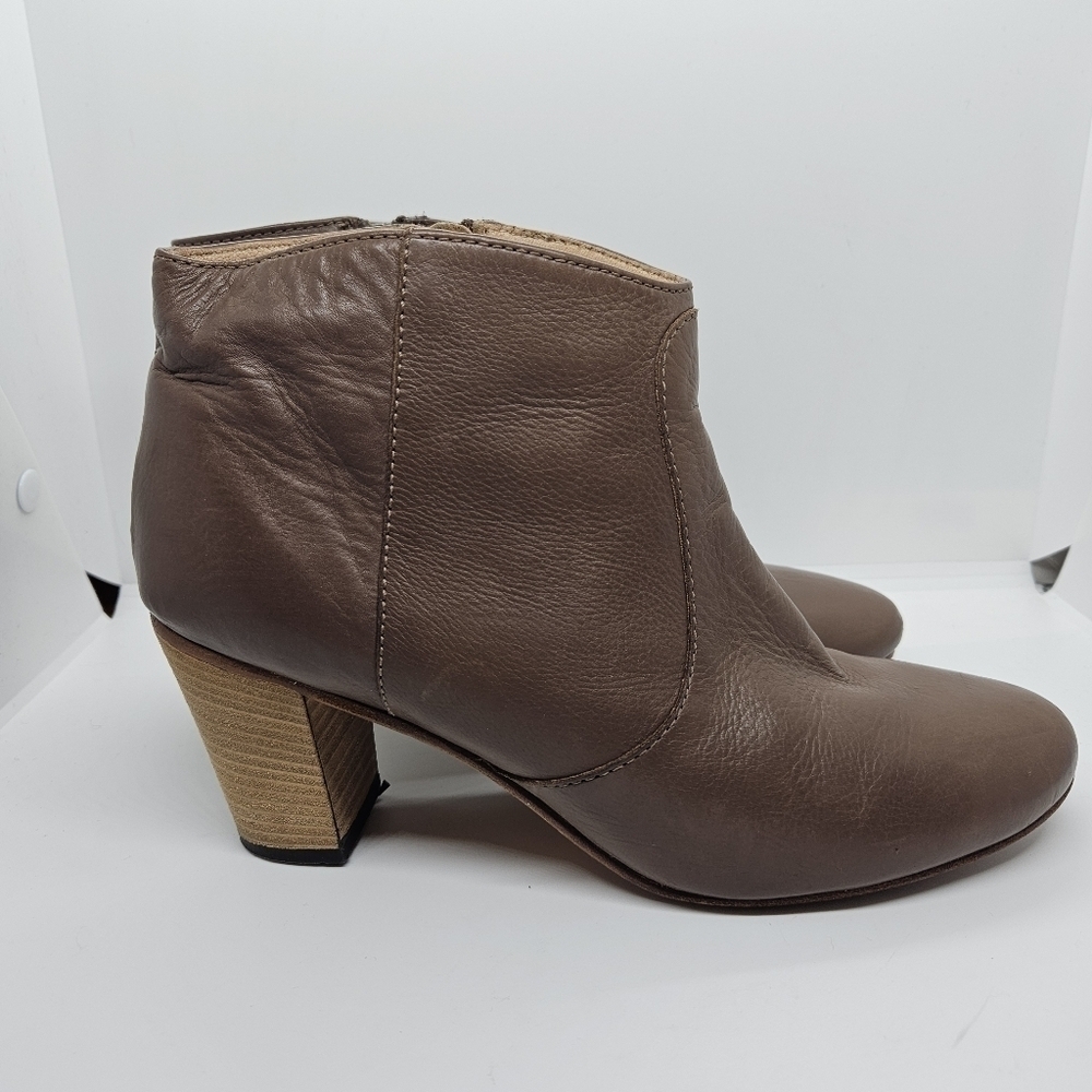 Johnston & Murphy brown leather heeled ankle boots 8.5M